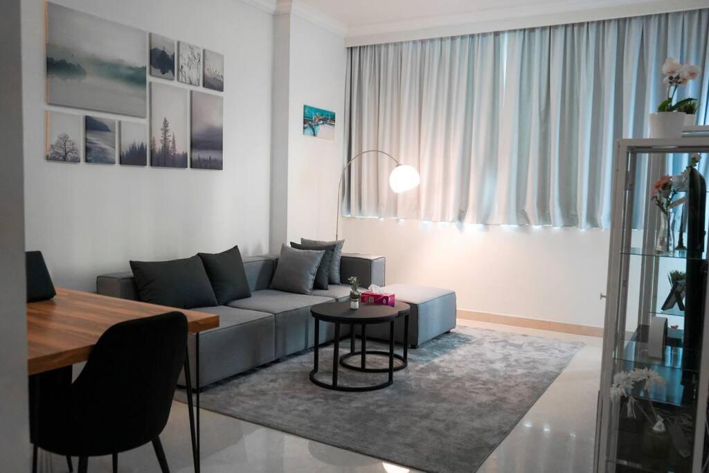 Step Into Serenity - Discover Modern Living In 1Br Apartment With Panoramic Views In Dubai Marina Near Jbr Walk, Beach And Bla Bla Club Zewnętrze zdjęcie
