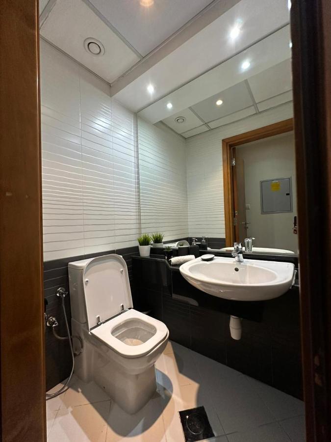 Step Into Serenity - Discover Modern Living In 1Br Apartment With Panoramic Views In Dubai Marina Near Jbr Walk, Beach And Bla Bla Club Zewnętrze zdjęcie